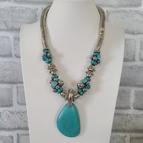 Chunky Howlite Turquoise Color Beaded Silver Tone Statement Necklace - Picture 1 of 11